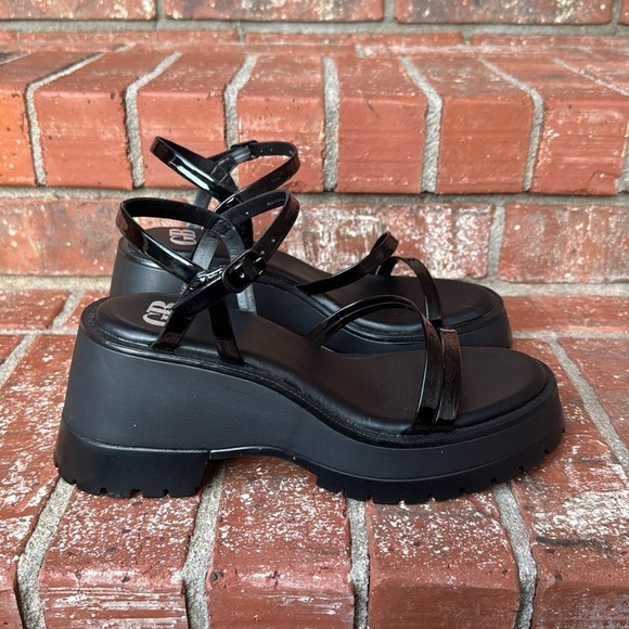 Gianni Bini Shoes - Gianni Bini GB Wildchild Black Platform Sandals Lug Sole Women's Size 7.5